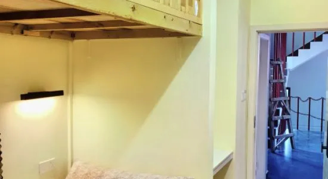 Кровать в общем номере Yelou House 1970