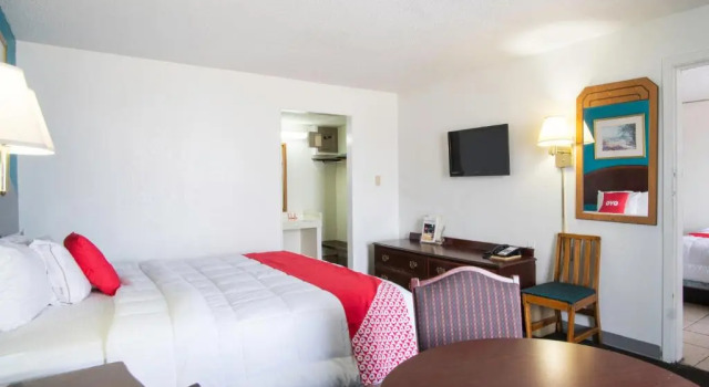 Апартаменты c 1 комнатой OYO Hotel Hutchinson West 4th Ave