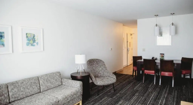Двухместный люкс с 2 комнатами TownePlace Suites by Marriott Aberdeen