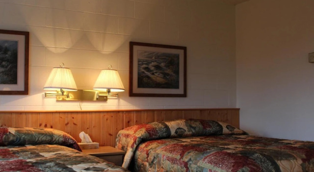 Pacific Rim Motel, Забронировать Мотель Отели Уклуэлет с парковкой, рядом с Huu-Mees-Ma-As Native Art Gallery, Парковка