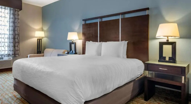 Номер Standard Best Western Plus Bradenton Gateway Hotel