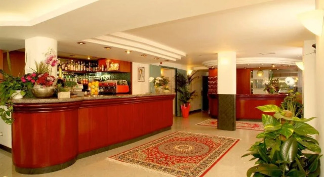Hotel Lanzoni, Buchen Sie Hotel Cervia 