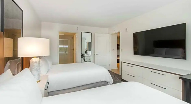 Четырёхместный люкс с 2 комнатами Embassy Suites by Hilton Raleigh Durham Airport Brier Creek