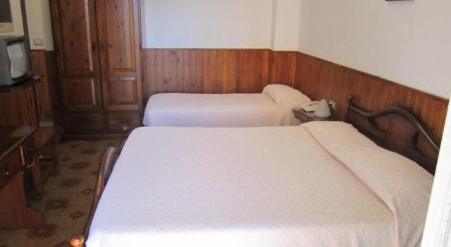 Трёхместный номер Standard Tourist Hotel