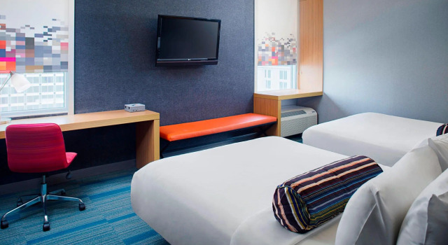 Четырёхместный номер Standard Aloft by Marriott Charlotte City Center