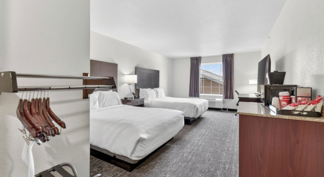 Cobblestone Hotel & Suites - Eaton, Prenota Hotel Hotel a Ohio con piscina, Piscina