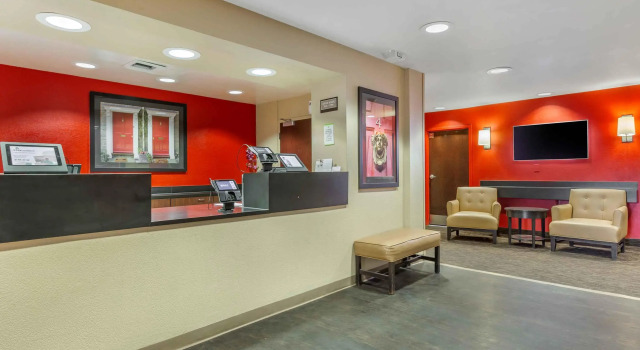 Extended Stay America Select Suites - Phoenix - Deer Valley, Забронировать Отель Дир-Вэлли Финикс, рядом с HonorHealth Deer Valley Medical Center
