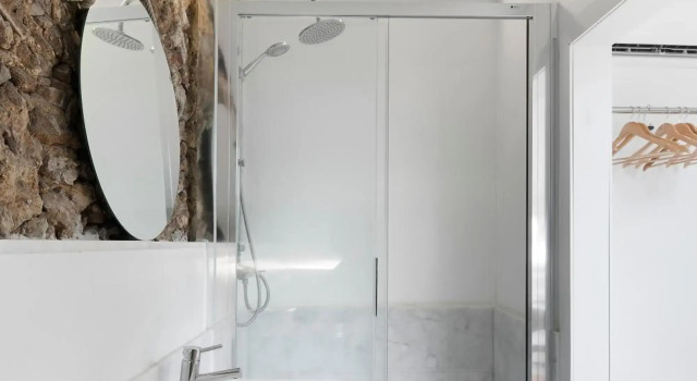 Room Lusiadas with private bathroom