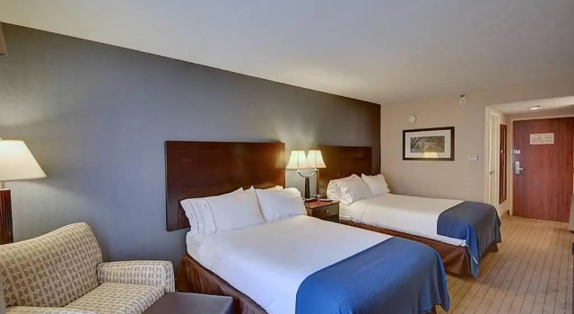 Четырёхместный номер Standard Keene Elm City Hotel, an Ascend Collection Hotel