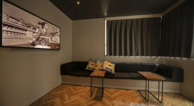 The Theater Hostel Akasaka, Забронировать Хостел Токио Токийский столичный округ, рядом с Abbey Road