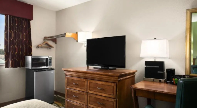 Двухместный люкс Travelodge by Wyndham Battle Creek