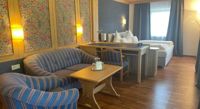 Номер Deluxe Hotel Restaurant Neu Meran