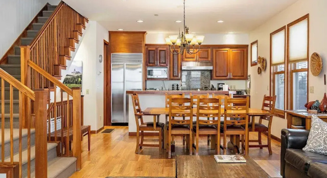 Апартаменты Pacific Street Townhome 514b by Avantstay Cute Townhouse in the Heart of Telluride!
