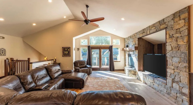 10mins to Lake Hot Tub, Game Room, Forest Views Meyers Meadow by Avantstay