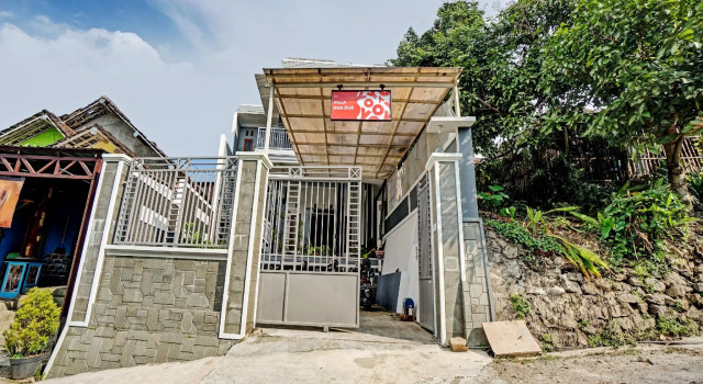 Villa Dua Dua RedPartner, Book Villa Cheap Hotels in Batu, near Batu Night Spectacular