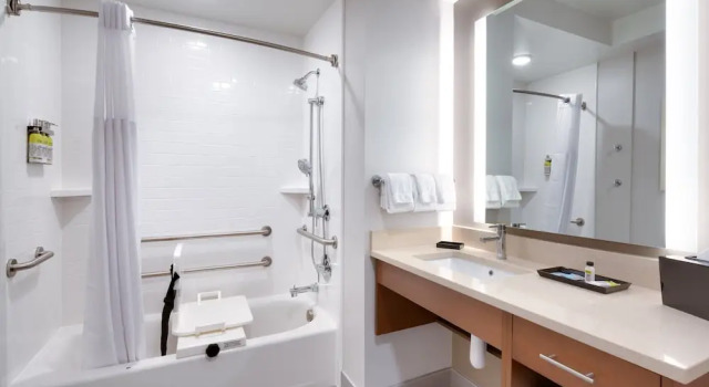 Двухместный люкс с 2 комнатами Staybridge Suites - Lehi - Traverse Ridge Center by IHG