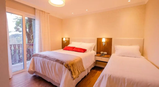 Трёхместный номер Standard Hotel Jardins da Colina
