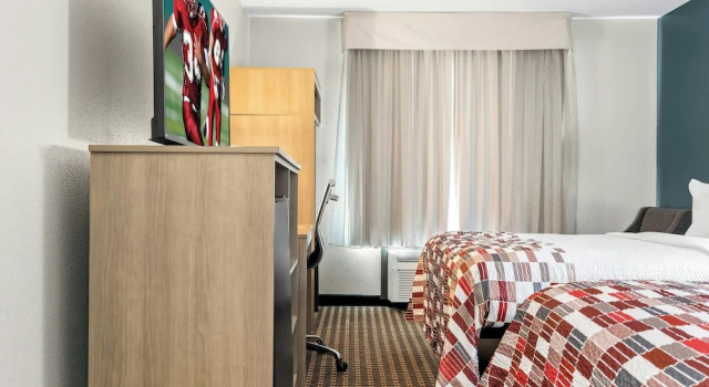 Номер Deluxe Red Roof Inn & Suites Tomah