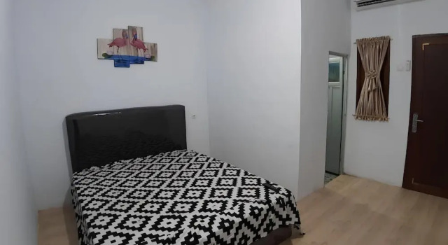 Номер Standard OYO 93306 Homestay Permana Supadio Airport