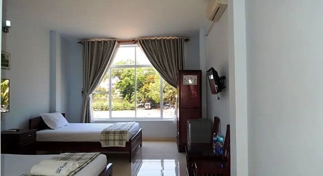 Quang Nhat Hotel