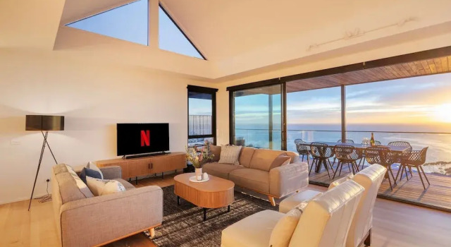 Azure Horizon Gas Heated Pool With Stunning View, Book Vacation Home Melbourne 