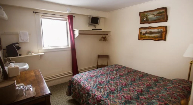 The Big Moose Inn, Book Hotel Hoteller i New York State med parkering, Parkering