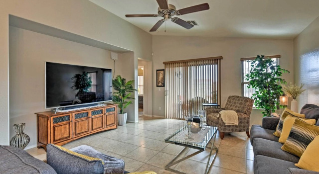 West Phoenix Home: Hike, Dine & Golf Nearby!, Забронировать Дом для отпуска  