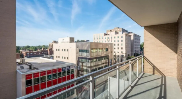 Апартаменты Deluxe Bluebird Suites Near Chevy Chase
