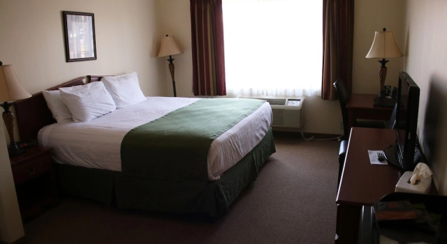 Номер Deluxe The Edgewood Hotel and Suites