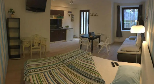 Семейная студия Baroque Hostel & Coworking