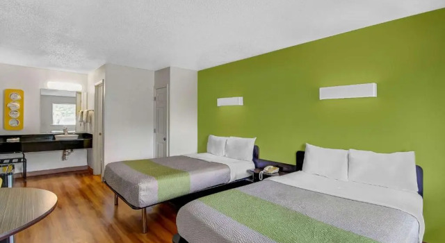 Четырёхместный номер Deluxe Motel 6-Charles Town, WV