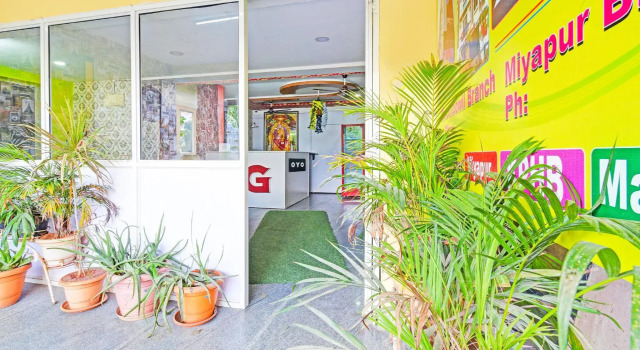 OYO 92953 Sri Navya Grand, Rezerwuj Hotel Hajdarabad 