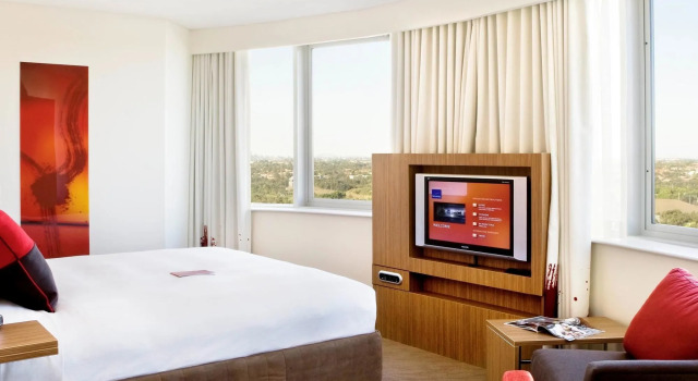 Novotel Sydney Olympic Park, Забронировать Отель Олимпийский парк Сидней, рядом с Арена Allphones