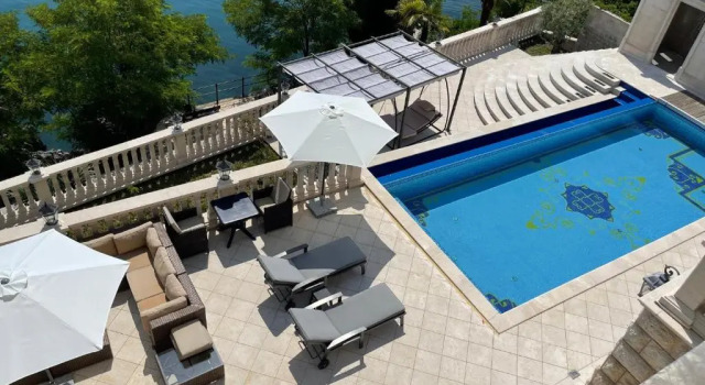 Апартаменты Villa Isabella - Luxury with style right next to the beach, private pool and sea view