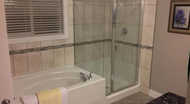 Люкс с балконом и с видом на сад Brookside Inn Boutique Hotel