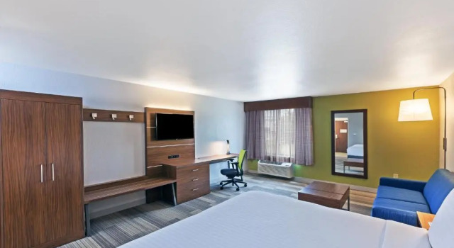 Люкс Holiday Inn Express Hotel & Suites Dallas Lewisville by IHG