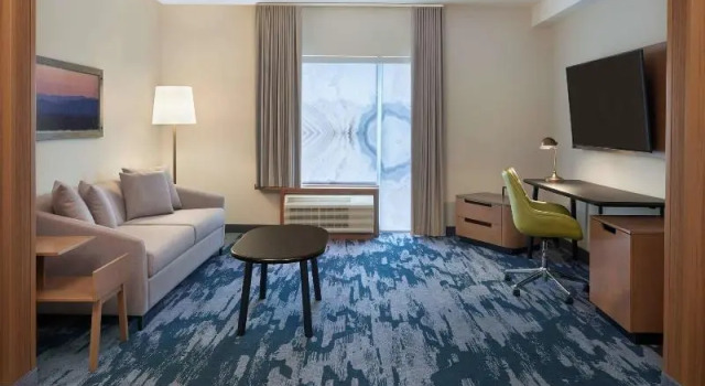 Четырёхместный люкс Fairfield by Marriott Inn & Suites Orillia