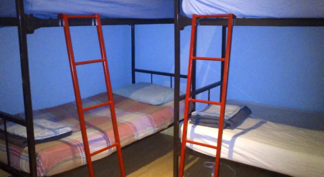 Кровать в общем номере (женский номер) The Only Backpackers Inn