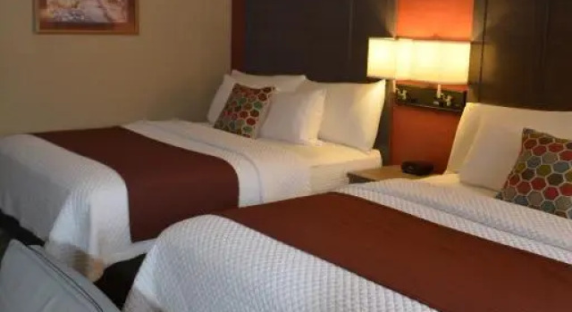 Четырёхместный номер Standard Super 8 by Wyndham Grand Rapids