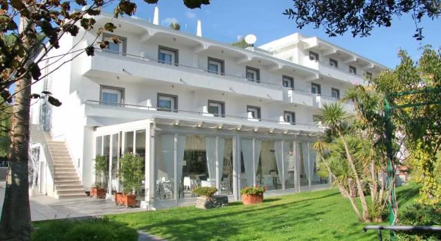 Трёхместный номер Standard с видом на сад Hotel Marad