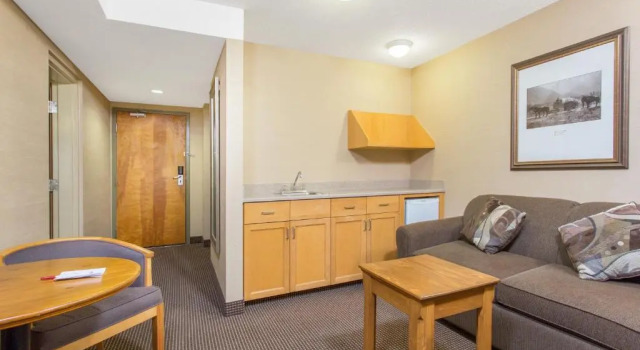 Номер Standard Canmore Inn & Suites