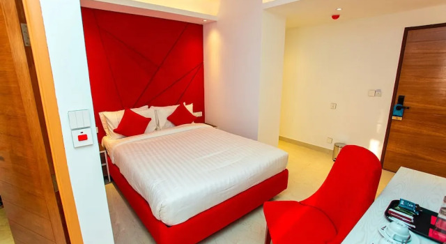 Royal Raj Hotel & Condominium, Rezerwuj Hotel Rāmchandrapur Radźszahi