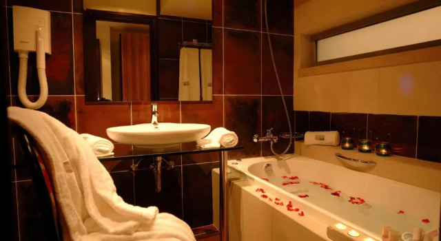 Двухместный номер Deluxe с балконом Angela Suites Boutique Hotel