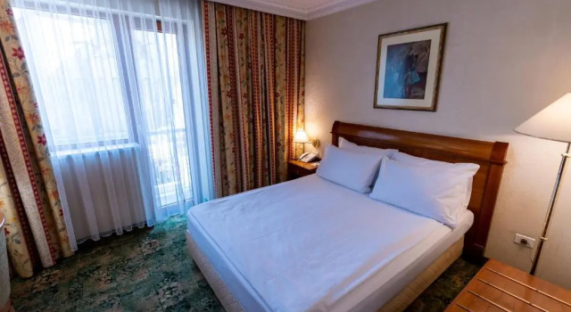 Standard dublă cameră cu balcon Hotel Turist - City Center