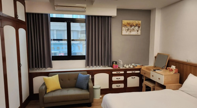 藏青民宿The Wind Guesthouse-Youth inn, Забронировать Отель Отели Тайнань 3 звезды, рядом с Муниципальный бейсбольный стадион Тайнаня, 3*