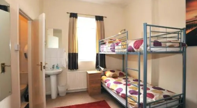 The Bunkroom, Забронировать Отель Честер Чешир, рядом с Больница Countess of Chester