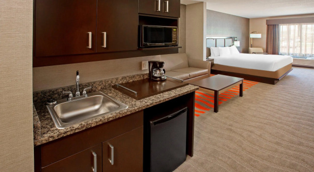 Полулюкс Holiday Inn Express and Suites Columbus Edinburgh by IHG
