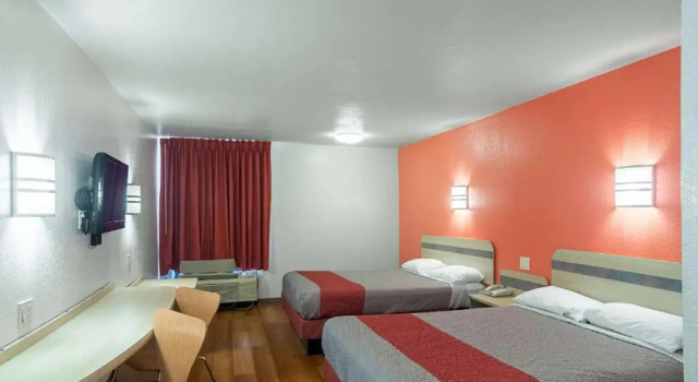 Четырёхместный номер Deluxe Motel 6-Oklahoma City, OK - South
