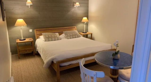 Двухместный номер Standard Цокольный этаж с видом на внутренний двор Hôtel de la Plage et des Falaises, Villers sur Mer