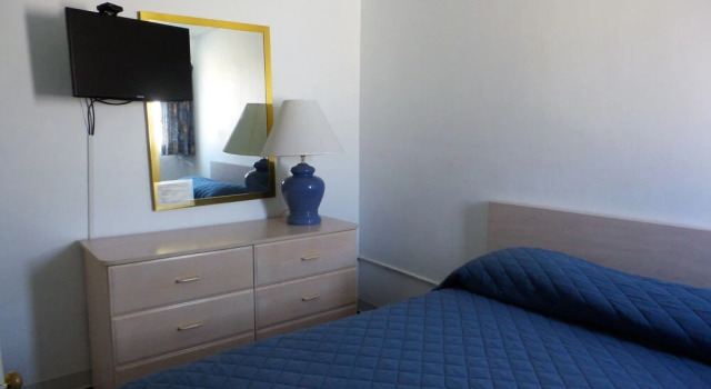 Четырёхместный номер Standard с 3 комнатами с красивым видом из окна Golden Rail Motel